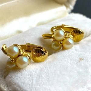 Crown Trifari Earrings Clip On Vintage Faux Pearl Gold Tone Vintage